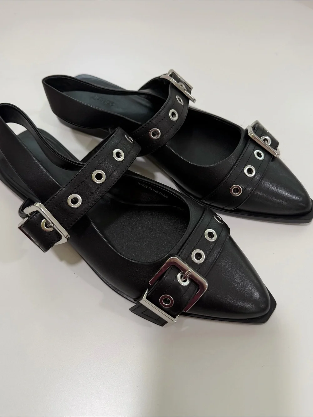 Quince Size 8 Italian Leather Bold Buckle Slingback Flat